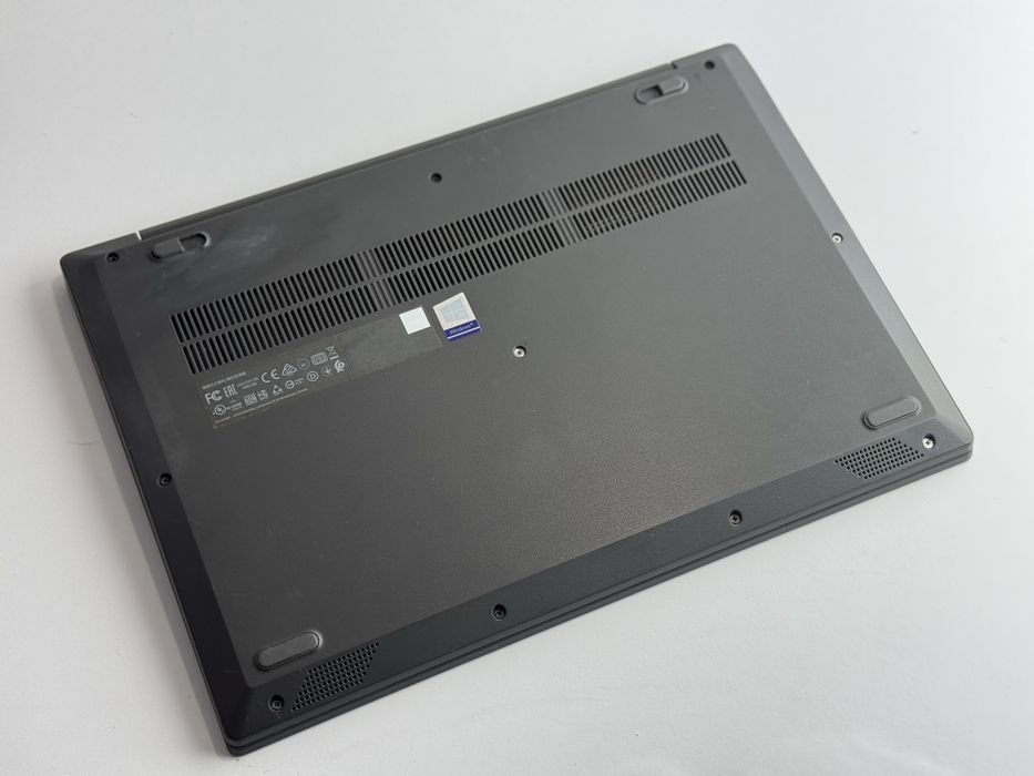 Продам ноутбук Lenovo i3 12 256 ssd