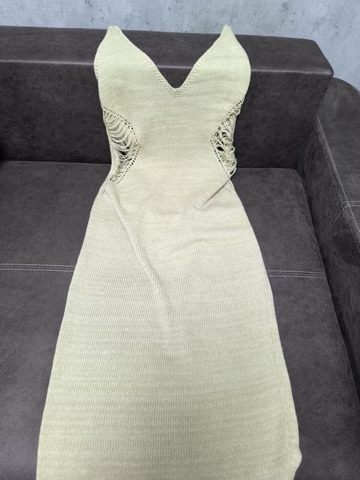 Плаття з відкритою спинкою