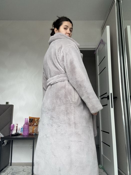 Продам шубу штучну