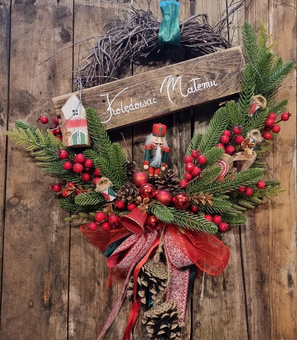 Wianek na drzwi świąteczny