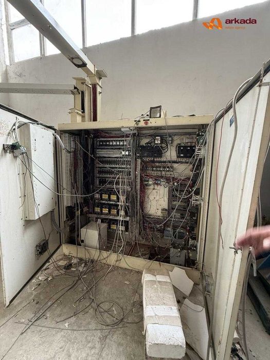 Пропонується до продажу виробничо - складський комплекс.