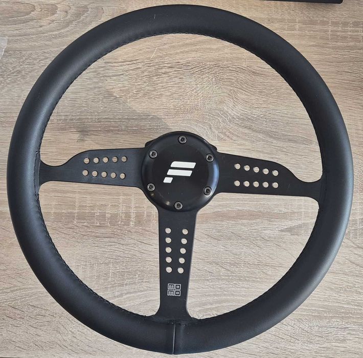 Kierownica / Obręcz MOMO 35 cm Fanatec QR1 + Podium Hub od Simube