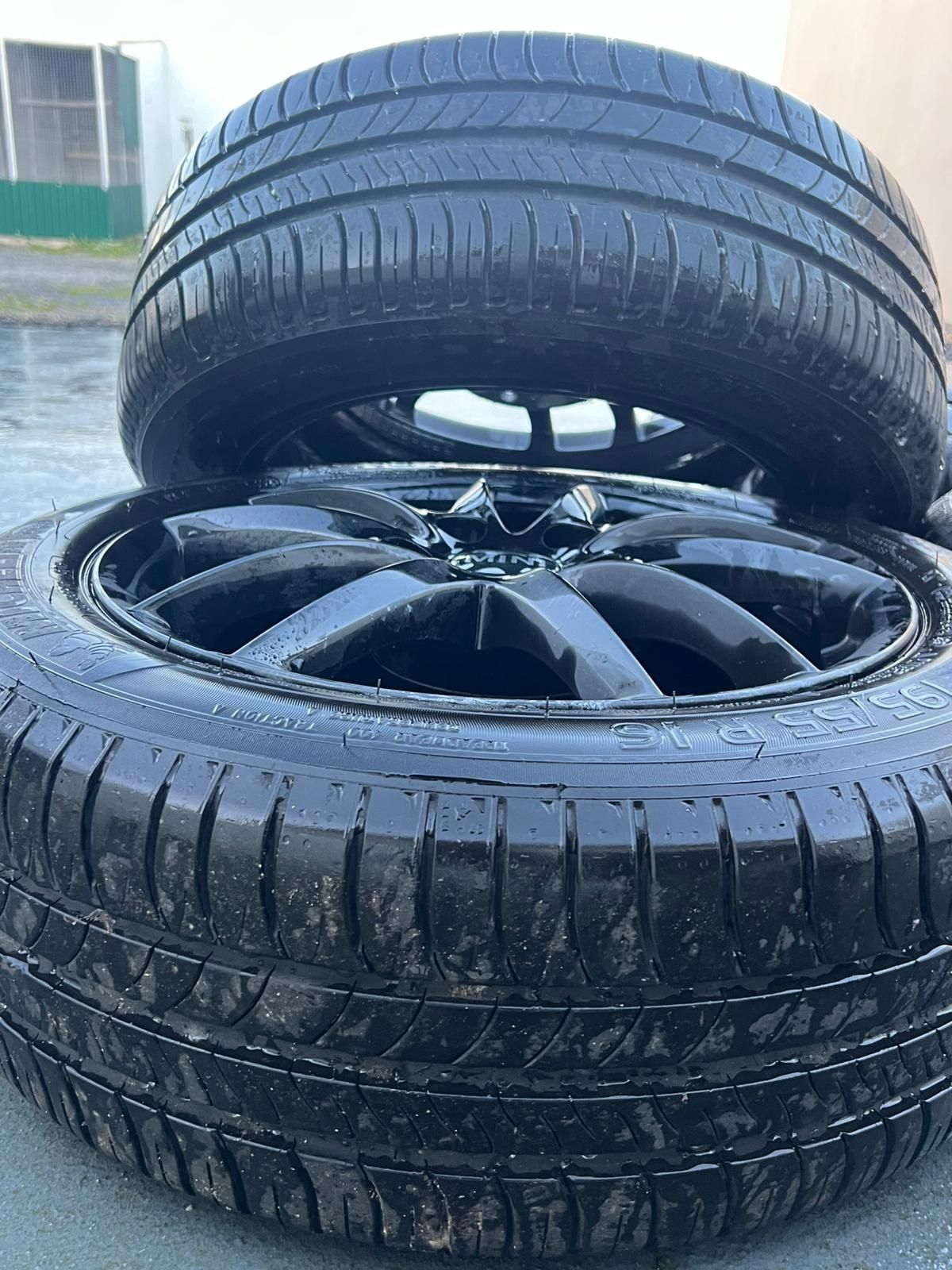 Pneus Michelin 195/55 R16 e jantes