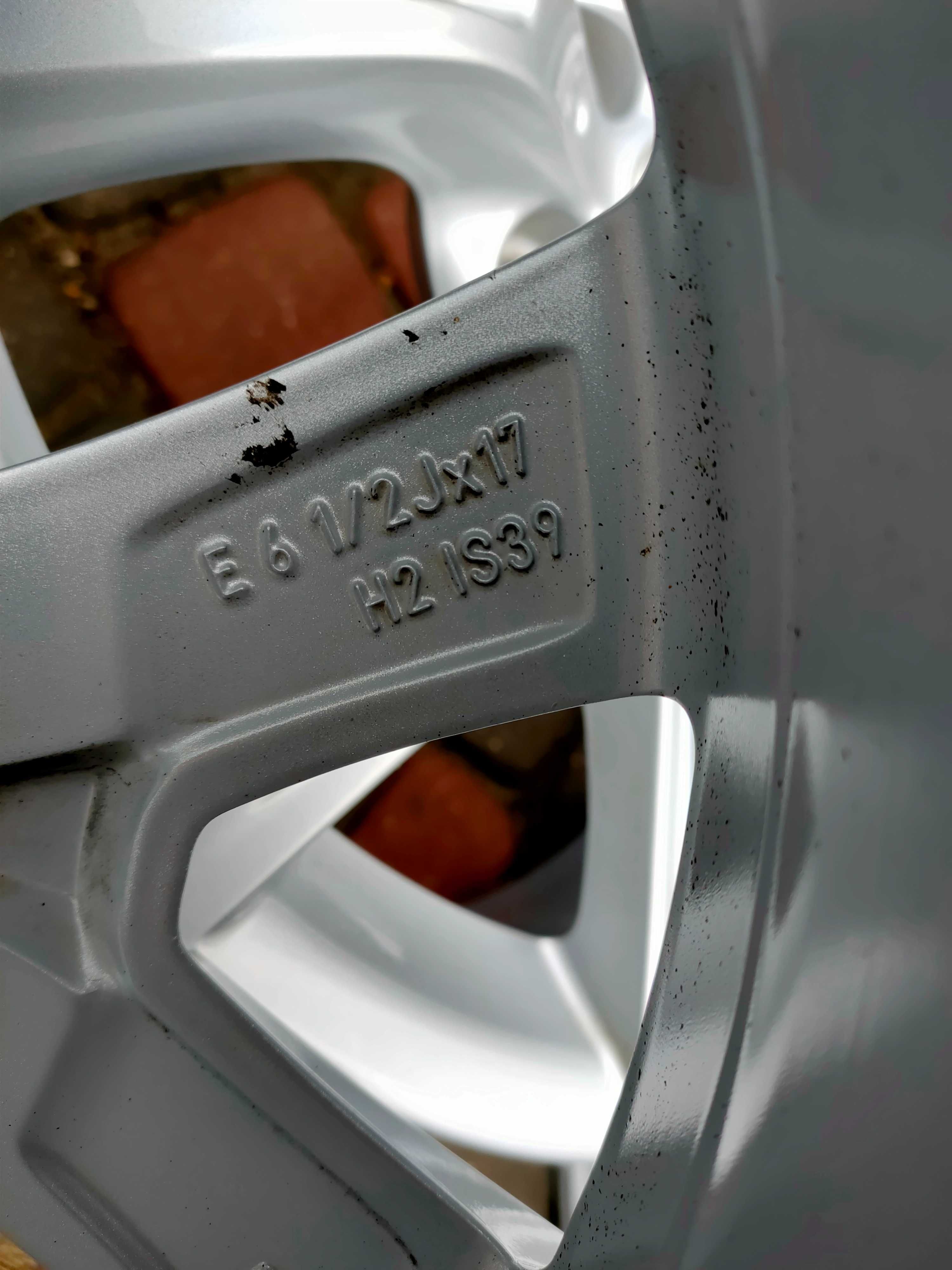 Felgi aluminiowe BMW 5x112 6,5J17 Et39 Fi66,6 D106
