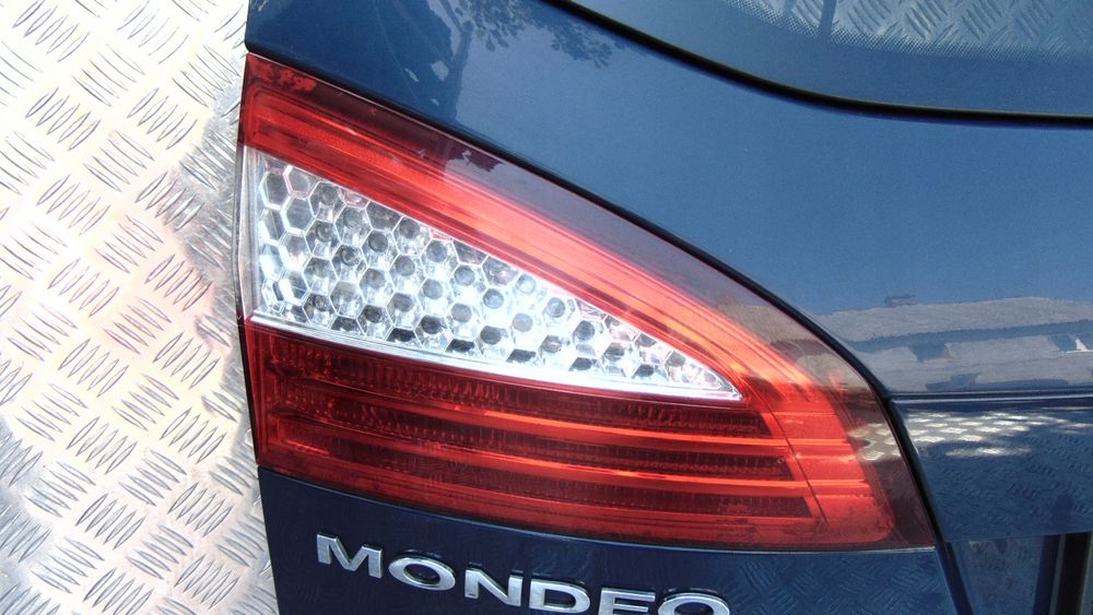 ford mondeo mk4 iv 07-14 klapa tylna tył bagażnika kod lakieru a8