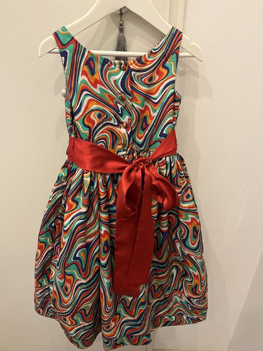 Vestido estampado com vermelho