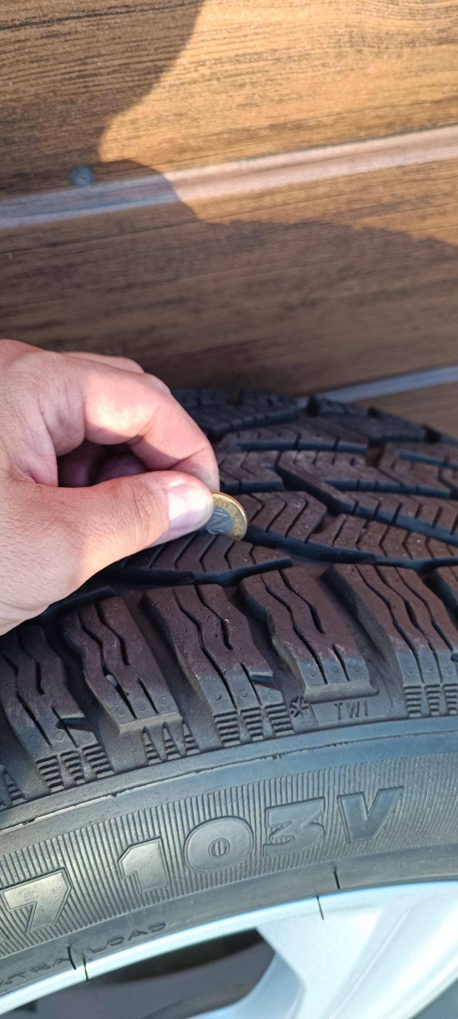 Felgi +opony 235/55 R17   Ford Kuga