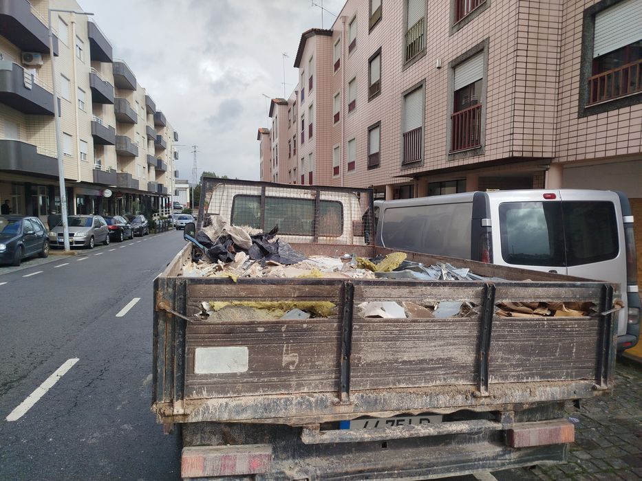 Todo tipo de demolição e recolhas de entulho