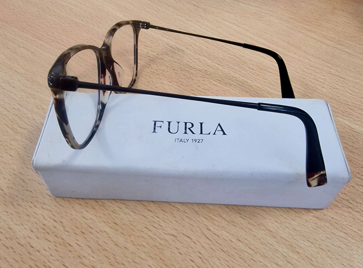 Vendo Óculos Furla sem grande uso