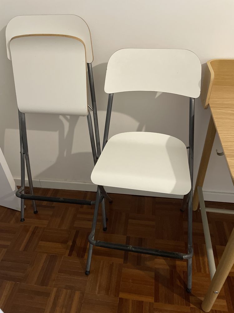 Duas Cadeiras altas para balcão