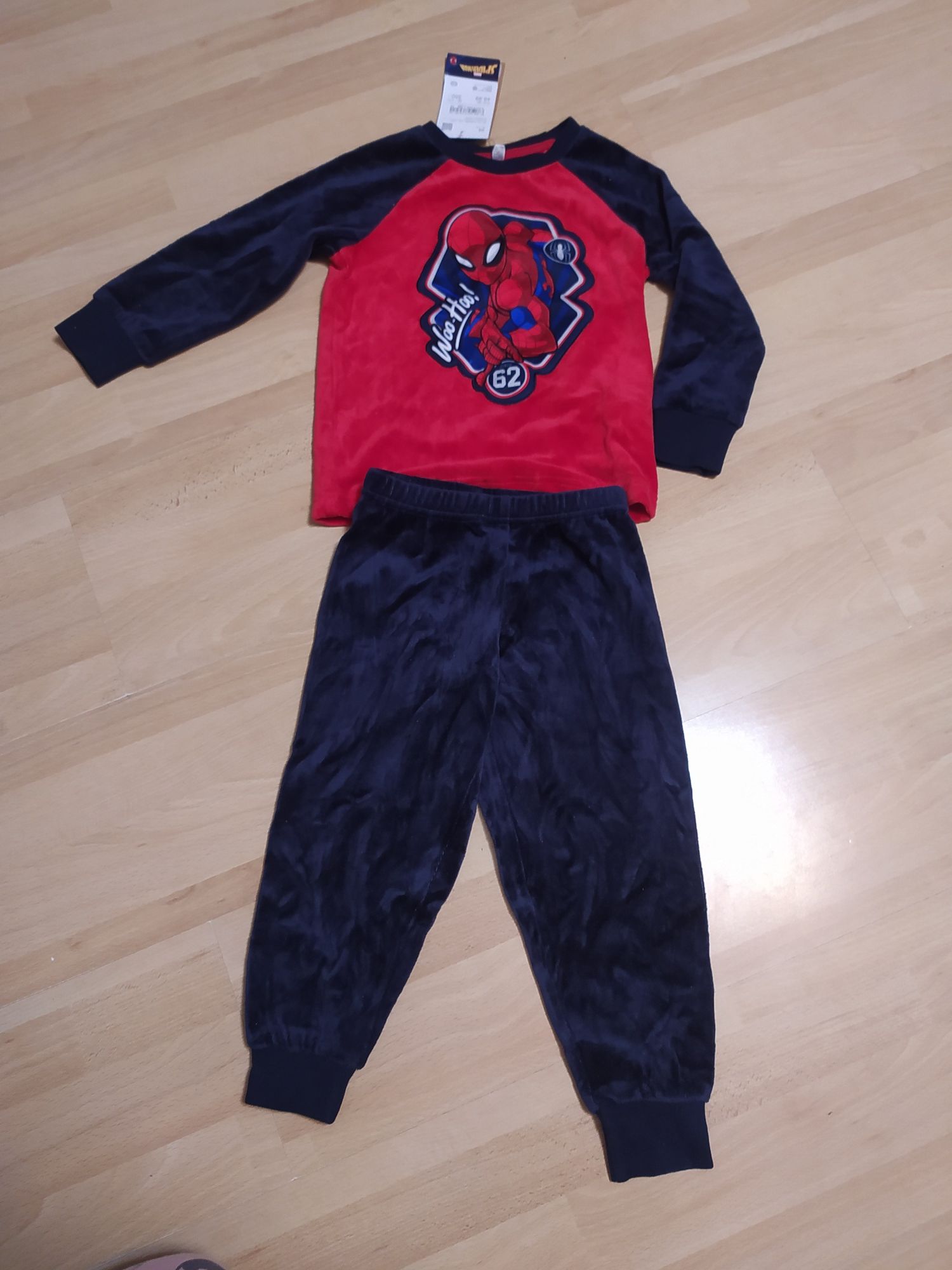 Welurowy dres Spiderman roz 98 z cool club  nowy