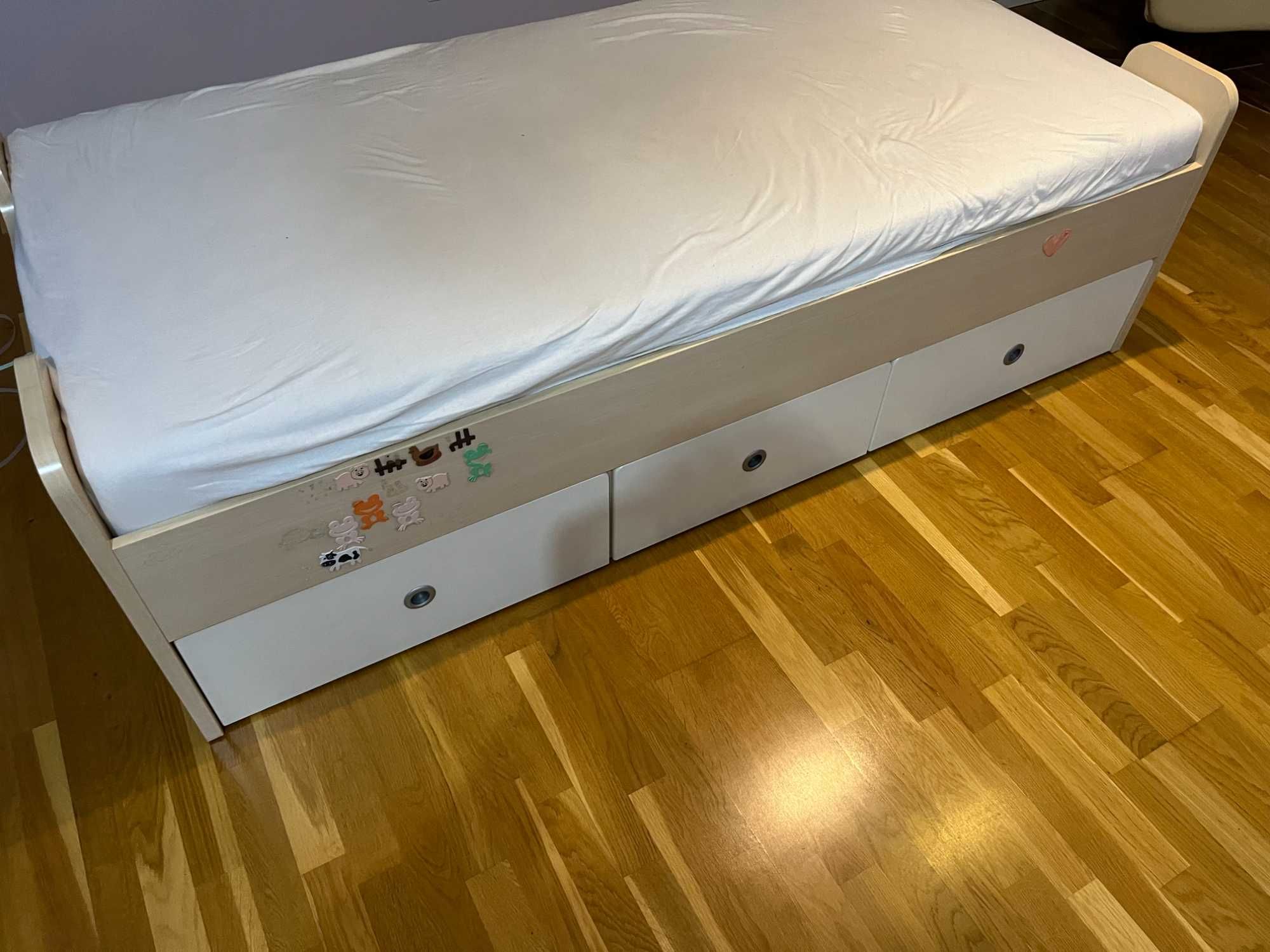 Komplet mebli duńskiej firmy Tvilum Jubee - łóżko,biurko,skrzynia,..