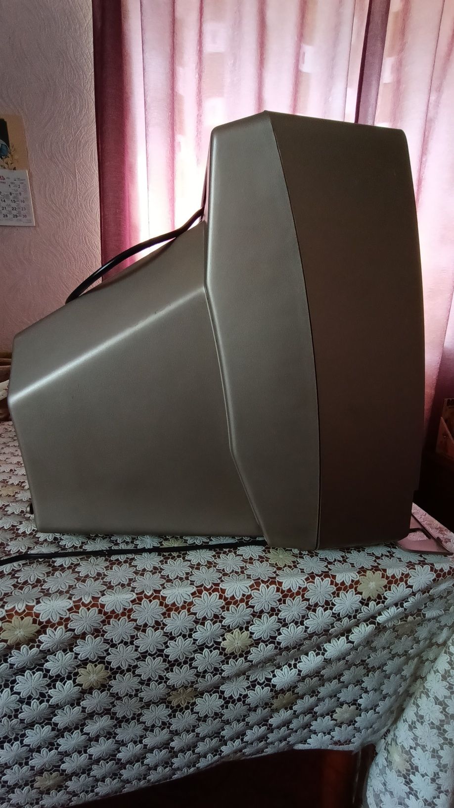 Телевізор SONY Trinitron,і NOKIA hotel tv