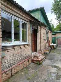 Боярка ( передмістя Києва)
Продам пів будинку з окремим входом .