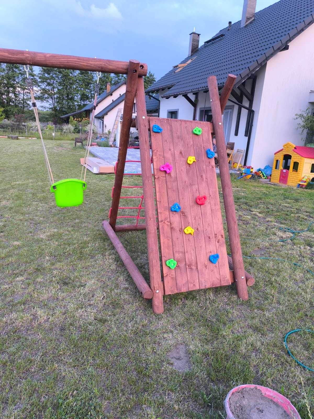 Huśtawka ze zjeżdżalnia, plac zabaw , wspinaczka dla dzieci