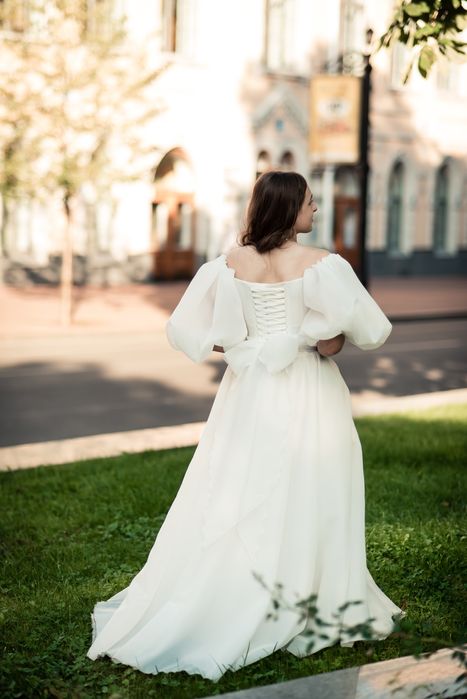 Весільна сукня , дуже гарна та ніжна