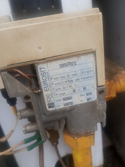 Продаю 2 газові котли ціна 2000 за обидва.робочі.