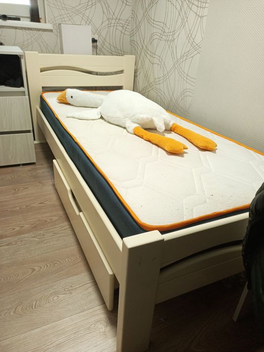 Кровать с дерева