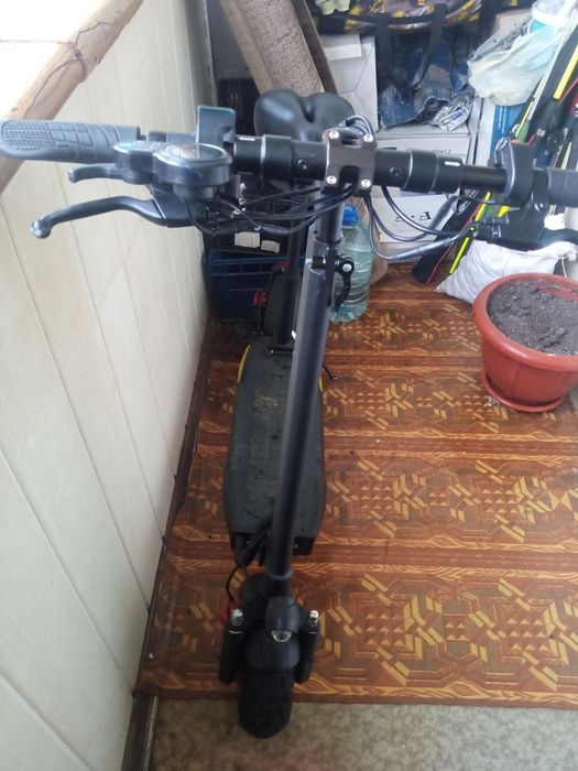 Продам Електросамокат із сидінням – в хорошому стані