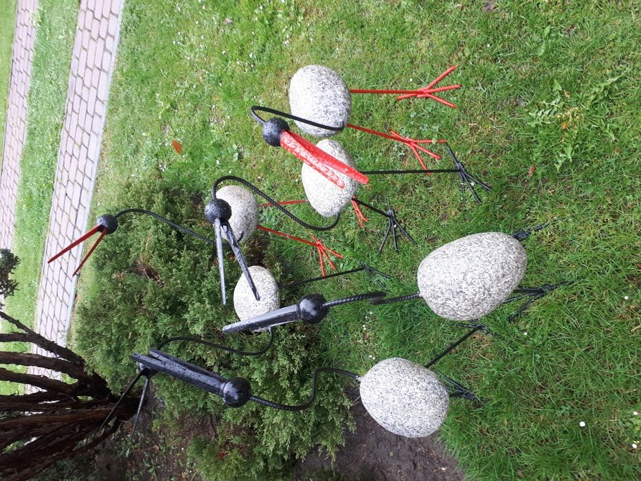 Ptak z kamienia bocian rzeźba do ogrodu