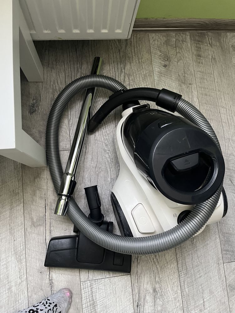 Odkurzacz elektrolux bezworkowy