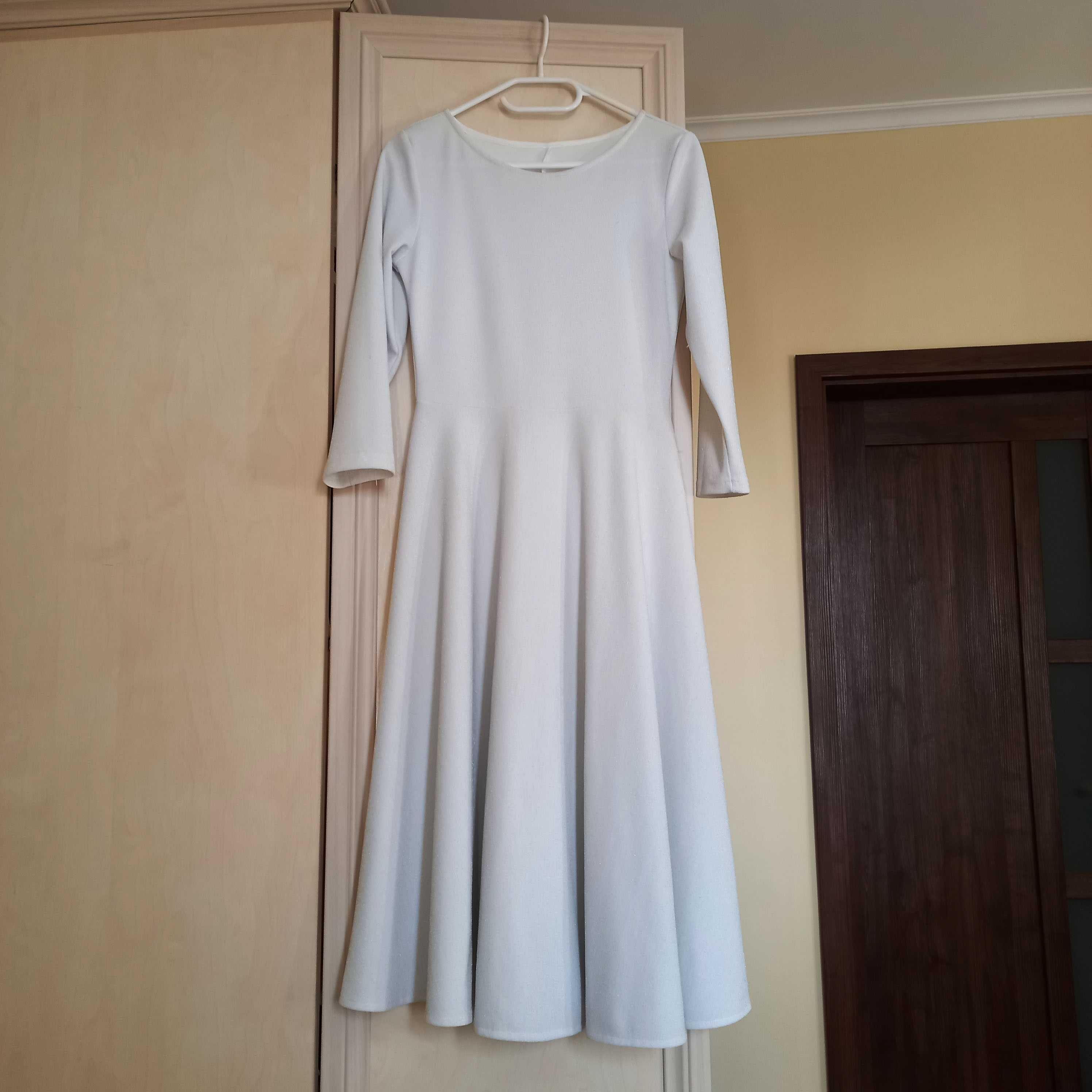 Біля святкова сукня бренду Vovk. Розмір xs