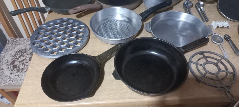 Алюмінієвий та чавунний посуд: сковорідки/гусятниця/пельменниця та ін