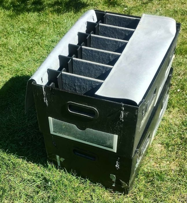 45 skrzyń modułowych z plastiku komorowego