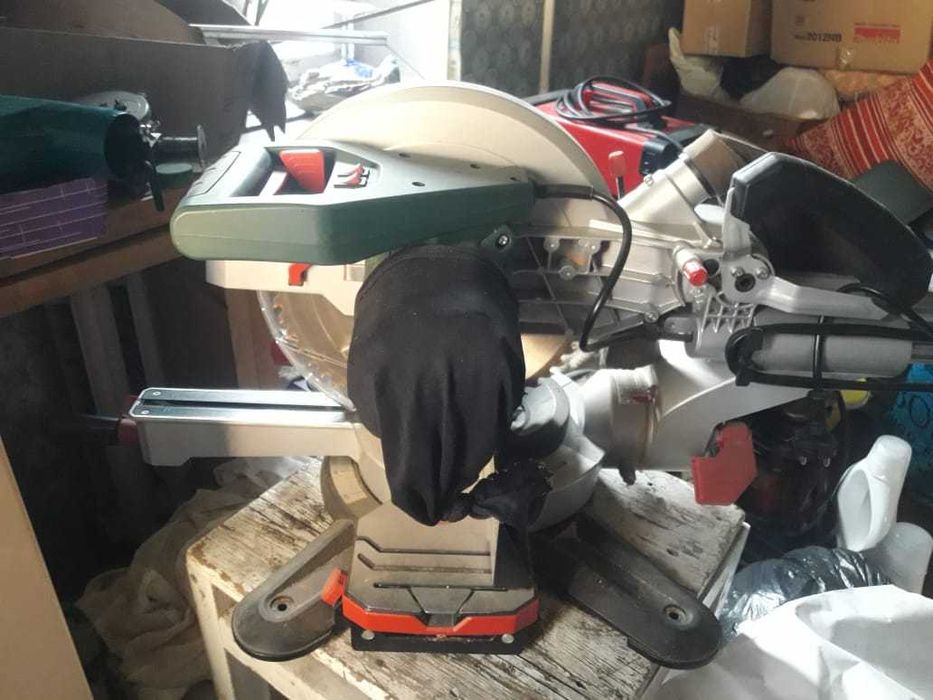Торцовочная пила Metabo KGS 305 M