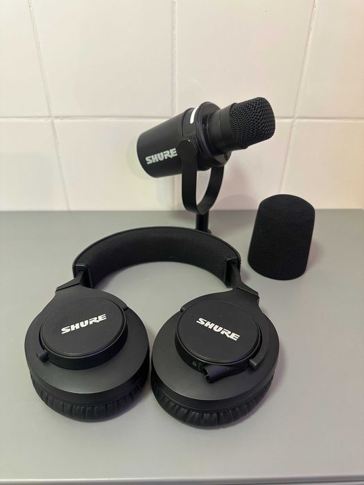 KIT SHURE: Microfone MV7+ (USB/XLR) + Auscultadores SRH440A