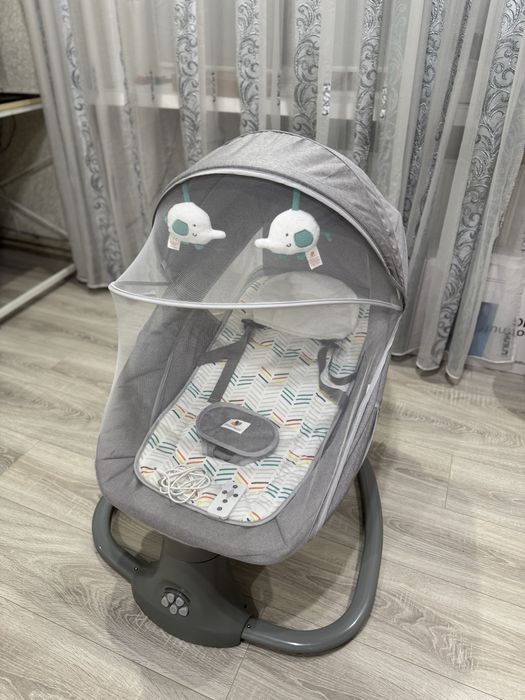 Заколисуючий центр-шезлонг mastela