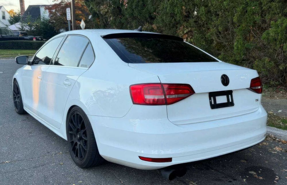 Volkswagen Jetta Sport      2015