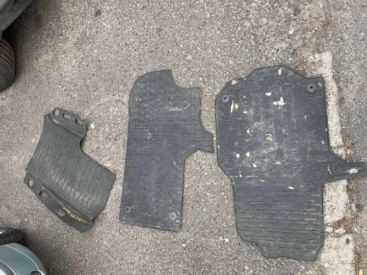 Dywaniki wycieraczki Crafter oryginalne 17-20r.