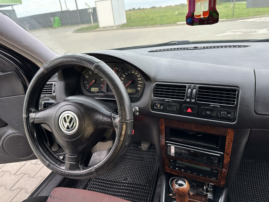 Фольсваген Бора / 1.6 Бензин