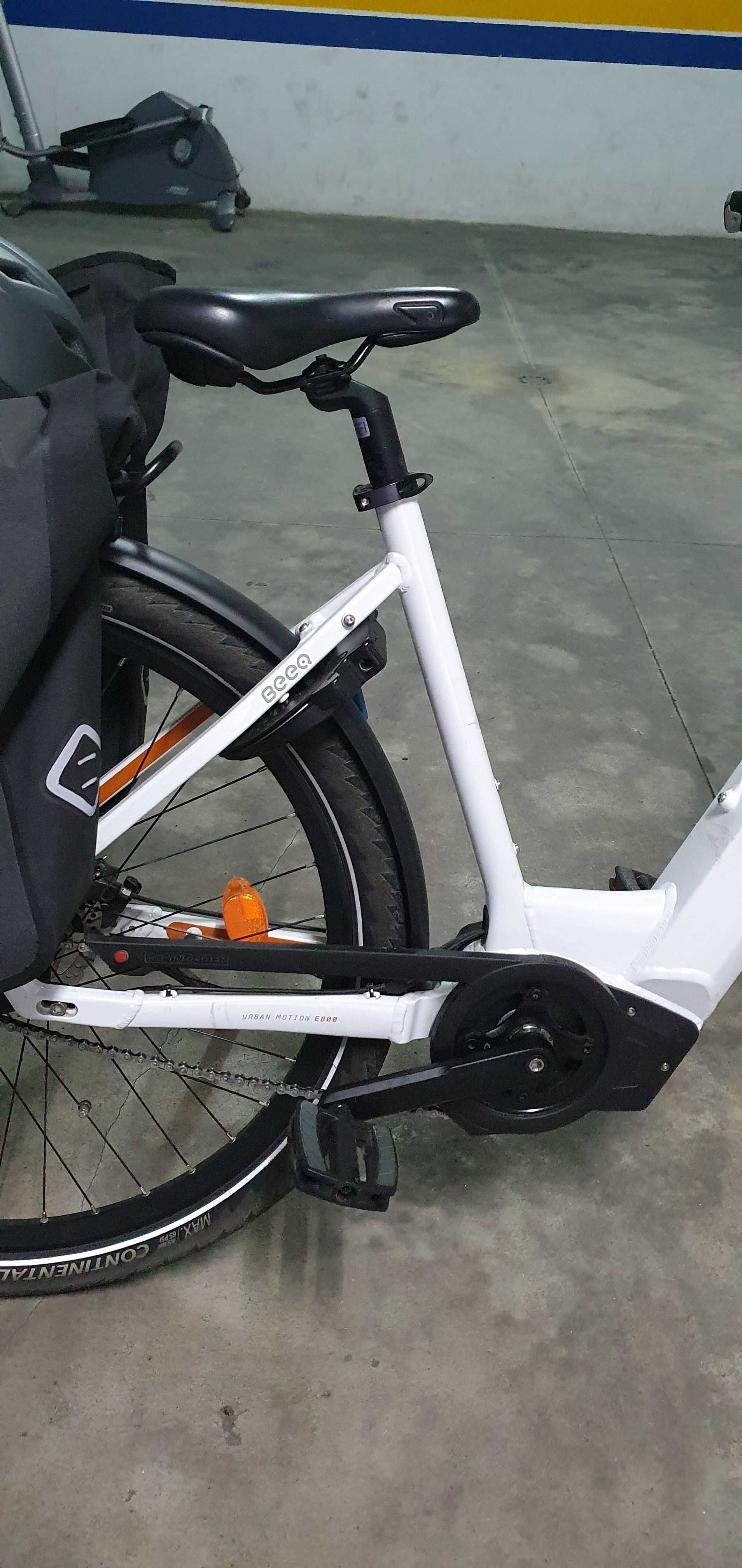 Bicicleta eléctrica urbana BEEQ E800 Urban Motion em excelente estado