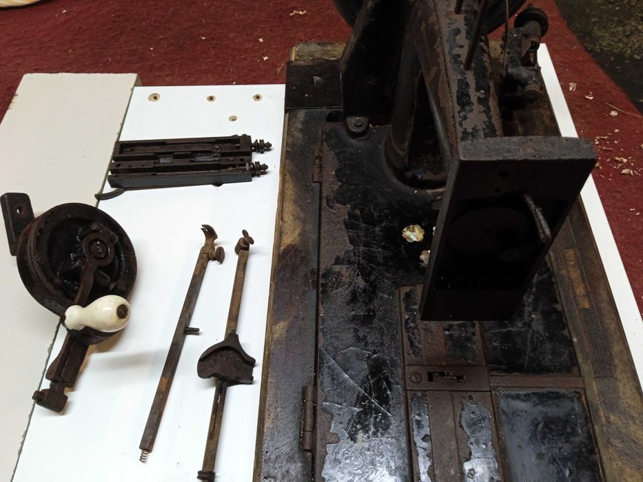 Antyk stara maszyna do szycia