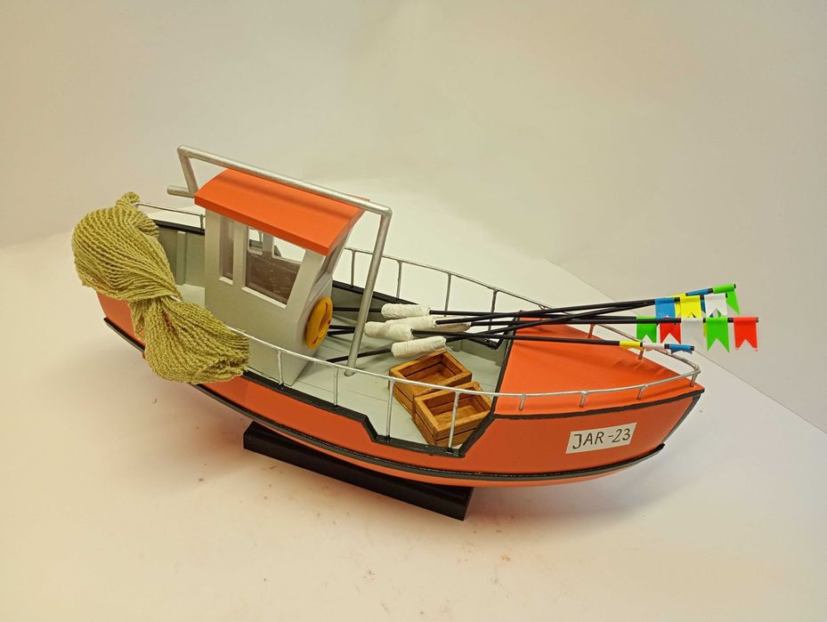 Kuter rybacki Jarosławiec model drewno rękodzieło