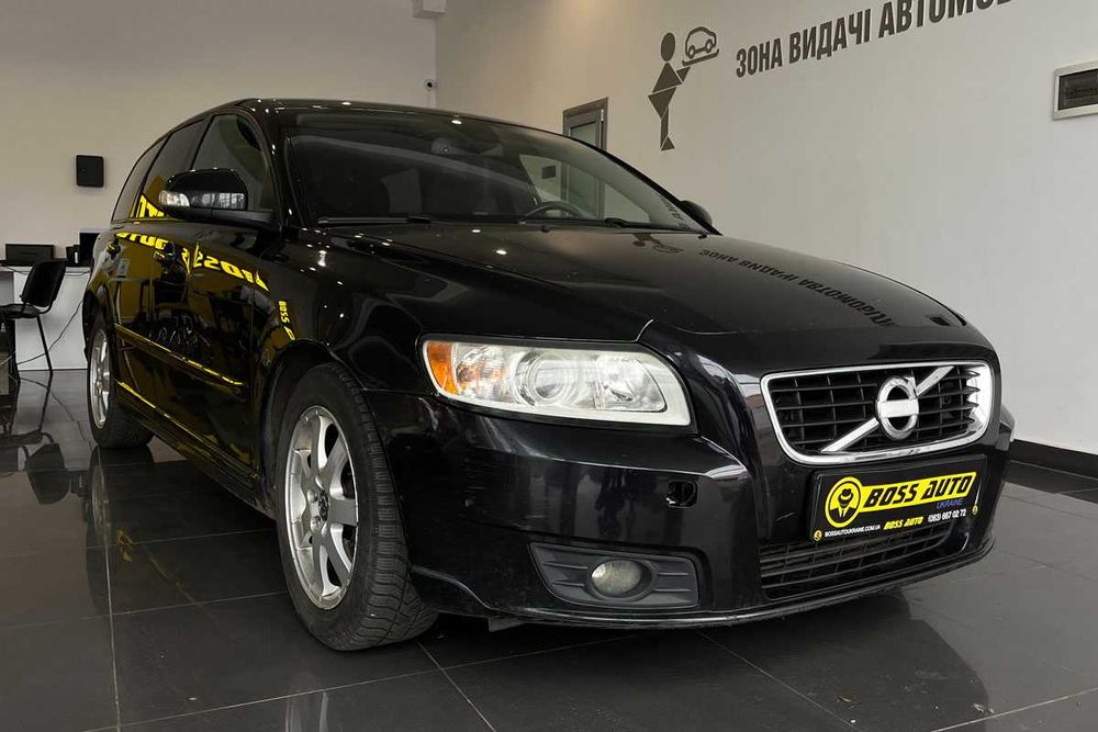 Volvo V50 2010 року