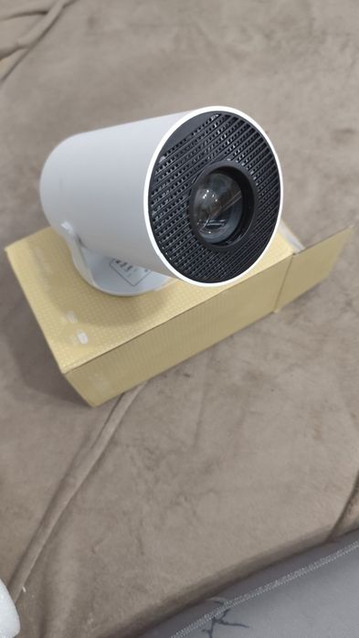 Projektor multimedialny HY300