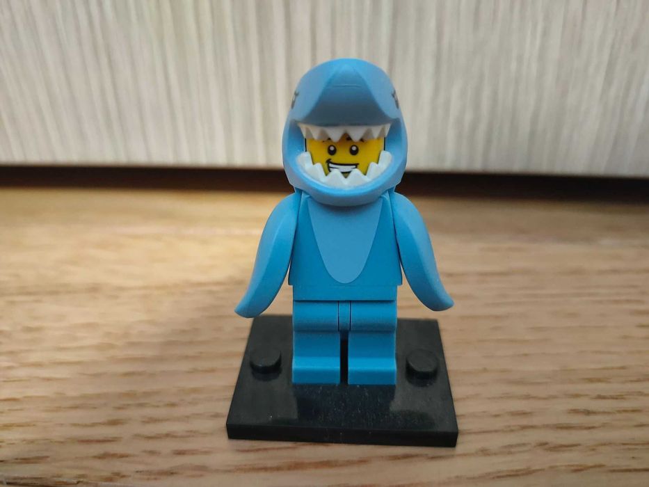 LEGO Minifigures Series 15 Shark Suit Guy