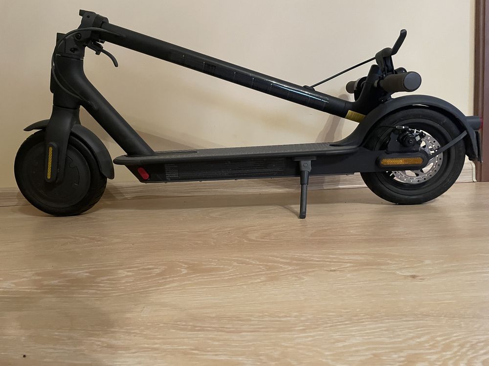 Электросамокат Xiaomi Mi Electric Scooter Essential Black