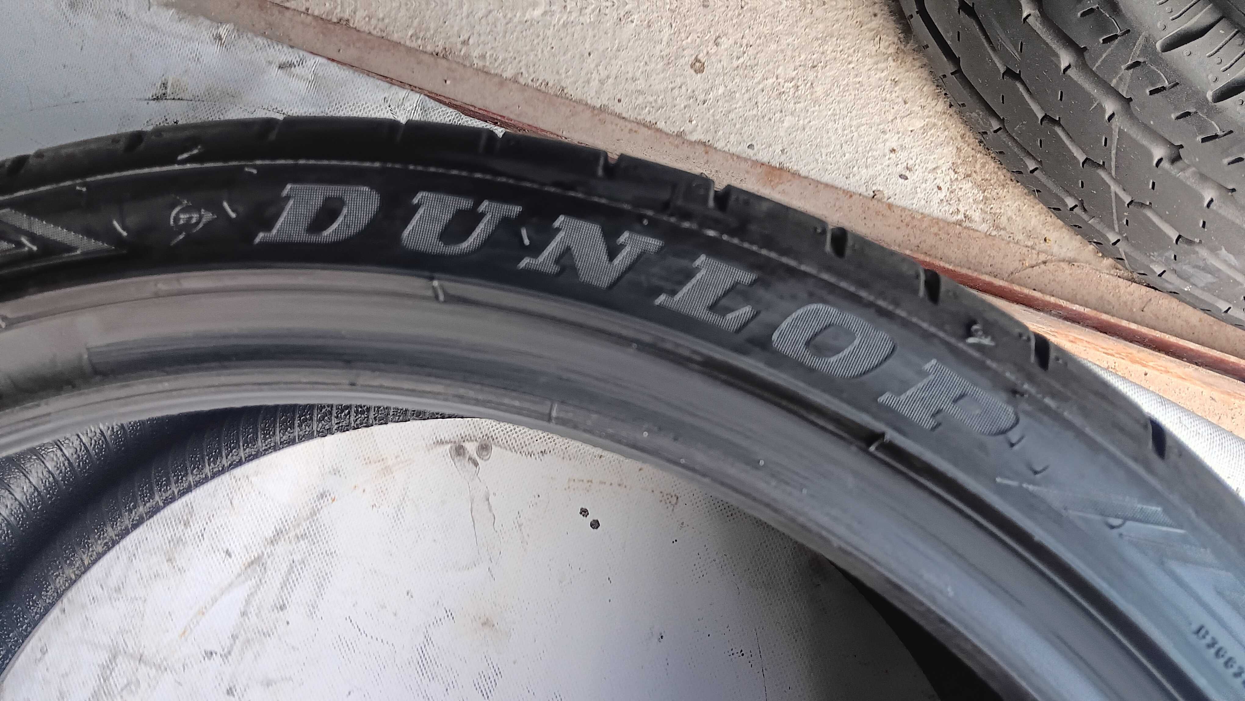 235/35/19 Dunlop sport maxx