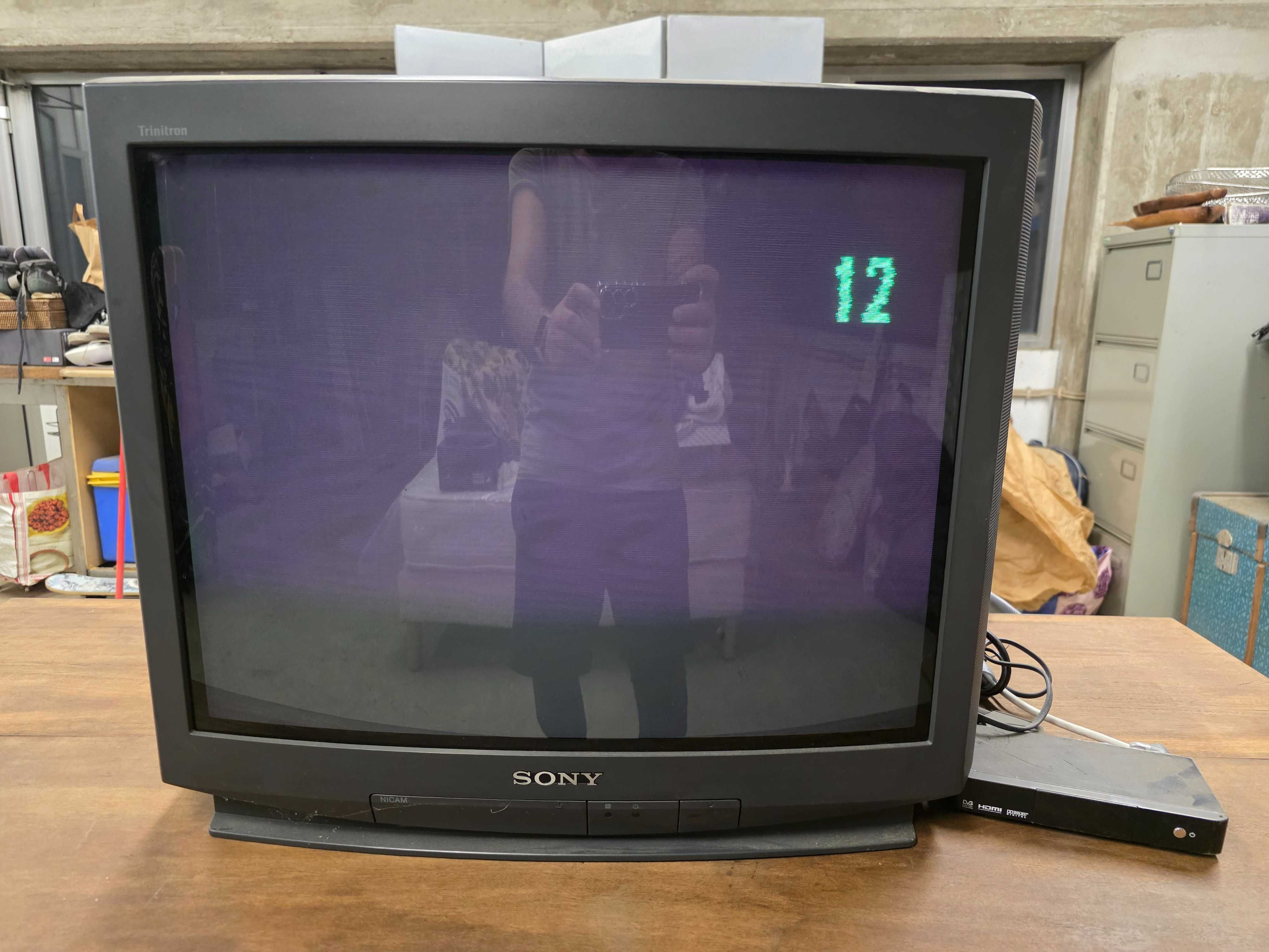 Televisão Sony trinitron grande com tdt
