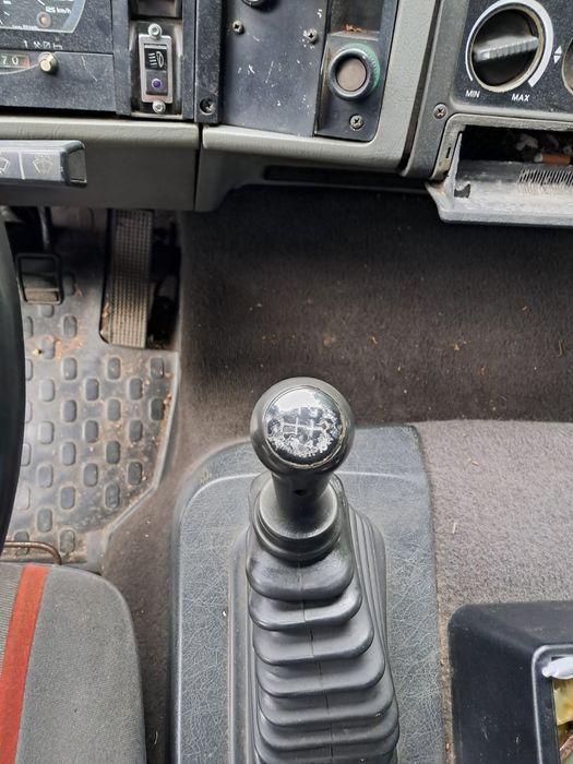 Vendo camião de transporte de cavalos