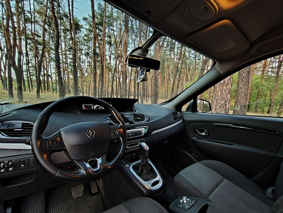 Продам 2014г Рено гранд Сценик 7 мест дизель автомат расход 6 л Торг