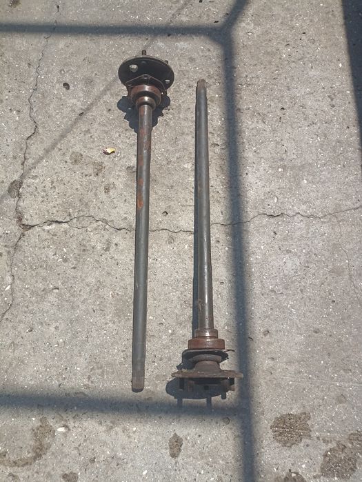 Полуось задняя Тойота превия1