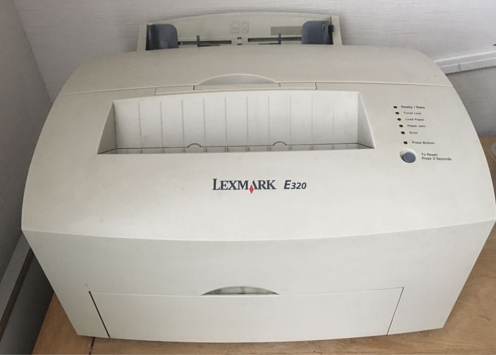 Lexmark LaserPrinter E320 з новим картрижем.