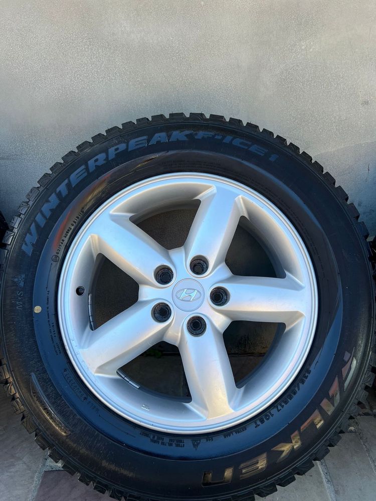Диски з шинами hundai santafe r17 235/65 сантафе