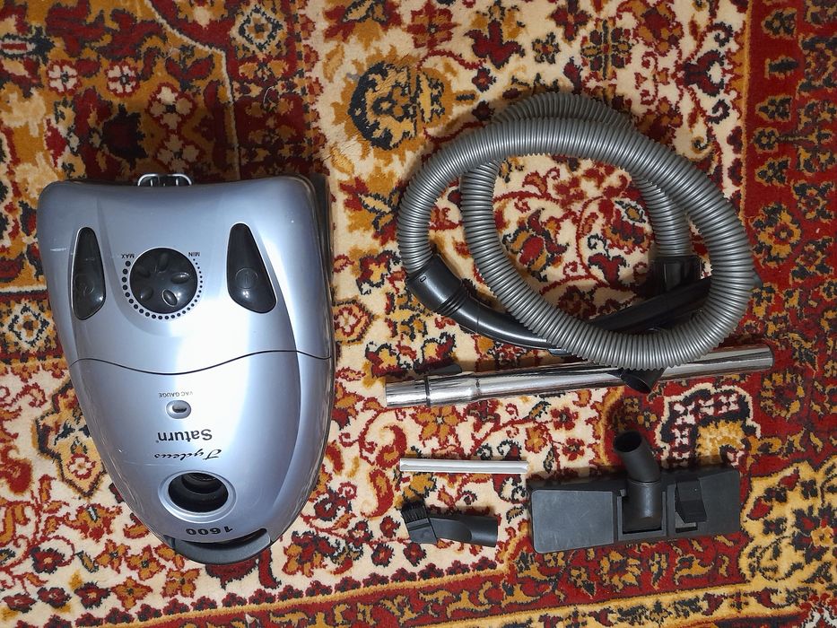 Пылесос  б/у Saturn  1600