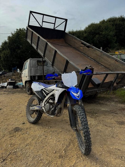 Vendo yz250f a trabalhar